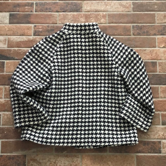 Banana Republic Wool blk and Wht houndstooth coat - Picture 4 of 8